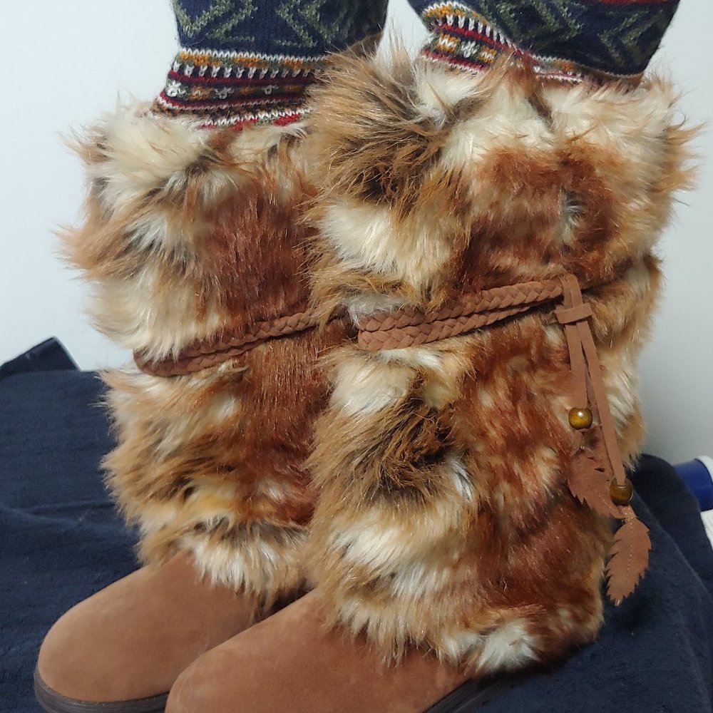 Muk Luks Women's Leela boots size 9